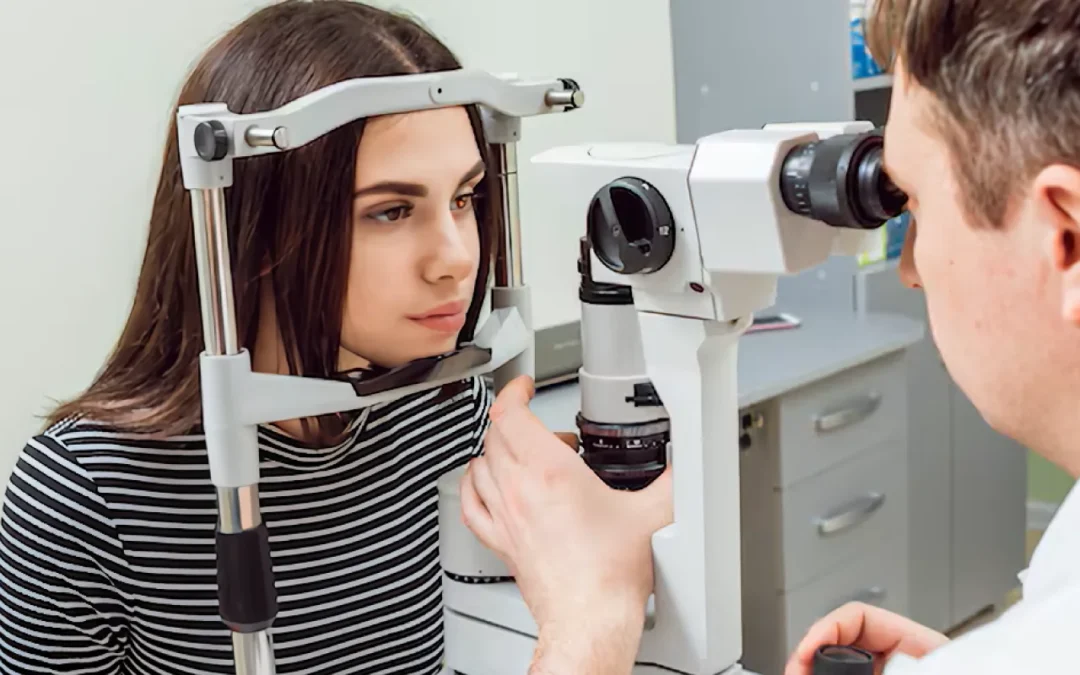 Diferencia entre un Oftalmólogo y un Optometrista: ¿Cuál es el Profesional que Necesitas?